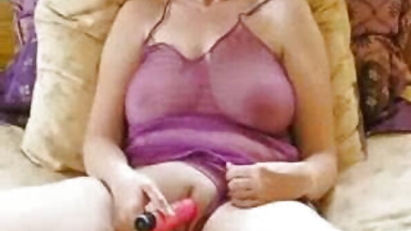 สาวใช้ผมสีเข้มถูกผู้ชายใส่สูทดึงสองควย xxx วีดีโอ ฟรี