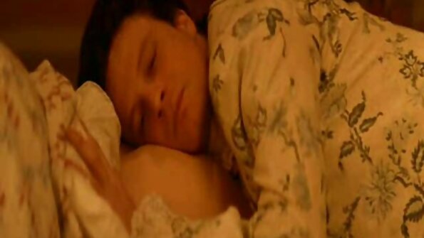 สาวผอมต้องการกระเจี๊ยวด่วนที่มีองคชาตจาก หนัง x วีดีโอ 25 ซม.